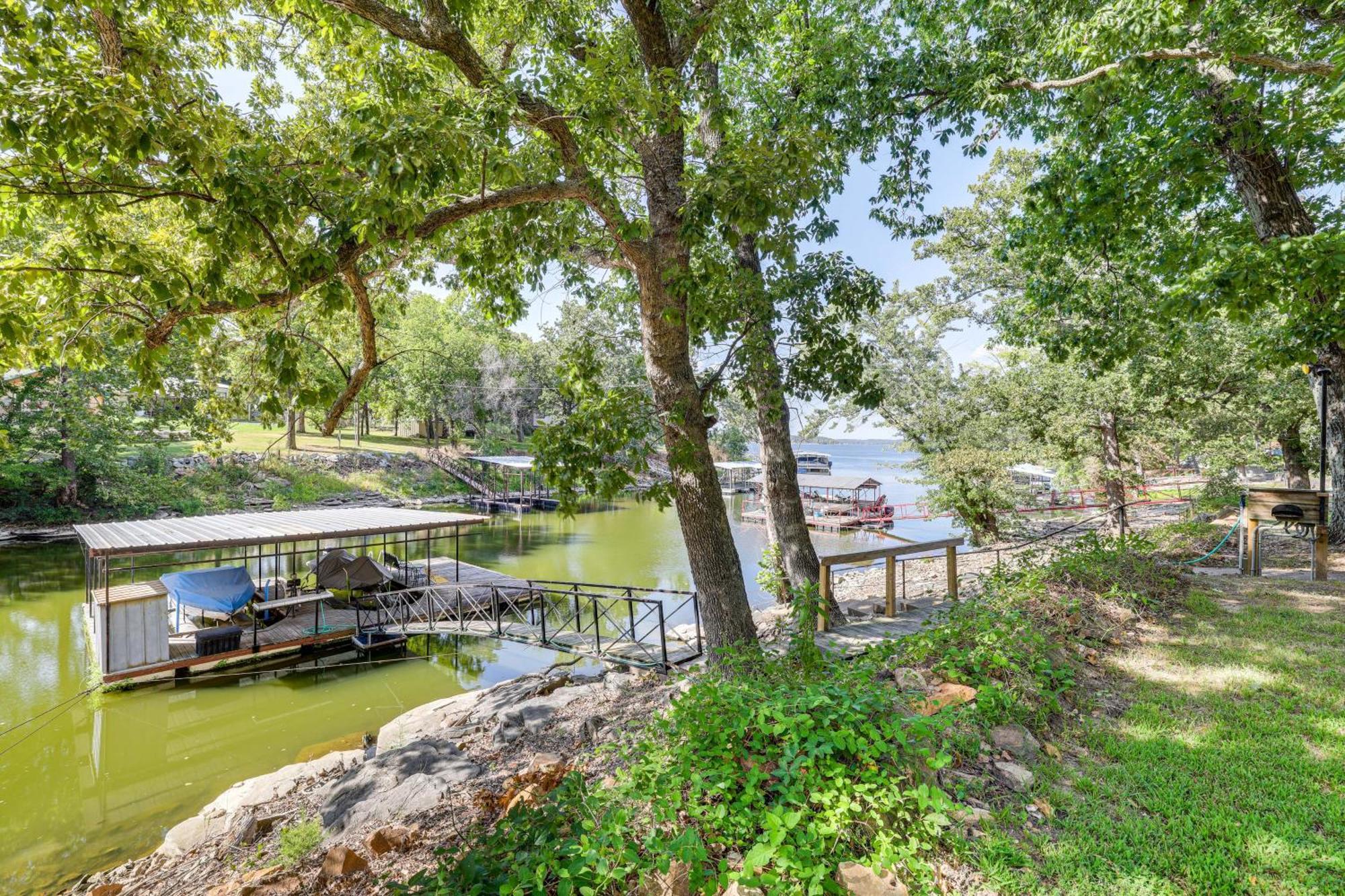 Grove Lakefront Cabin With Water And Dock Access! Eksteriør billede
